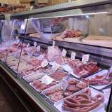 Io sono cresciuto qui dentro - continua - anche se all�epoca facevamo solo salsiccia e fettine di carne, mentre ora c�� tanta variet� tra spiedini, polpette e hamburger�